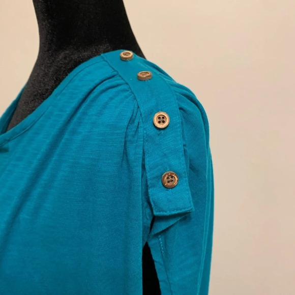 THE NORTH FACE Cap Sleeve Button on Shoulders‎ Shirt in Teal - Picture 5 of 8
